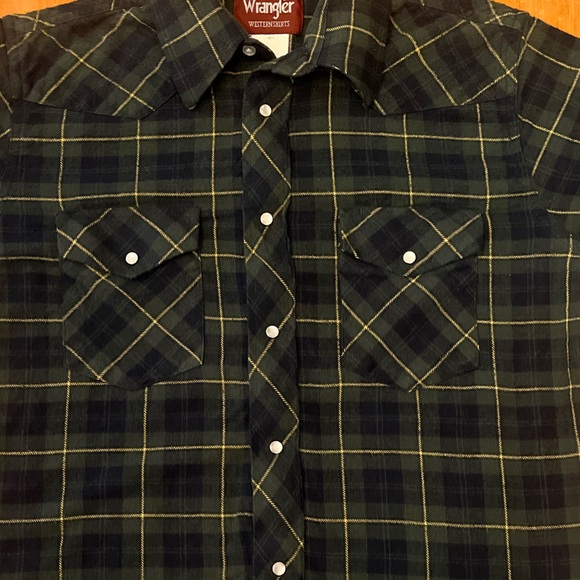 Wrangler Western-style snap button Men's Dark Plaid Button Down Shirt - Picture 3 of 3